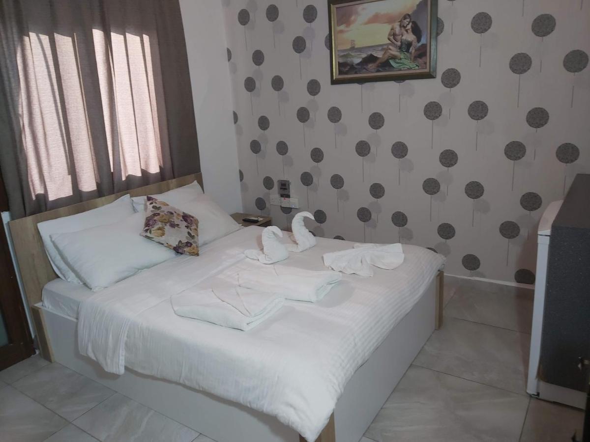 Compact Home Nicosia Exterior photo